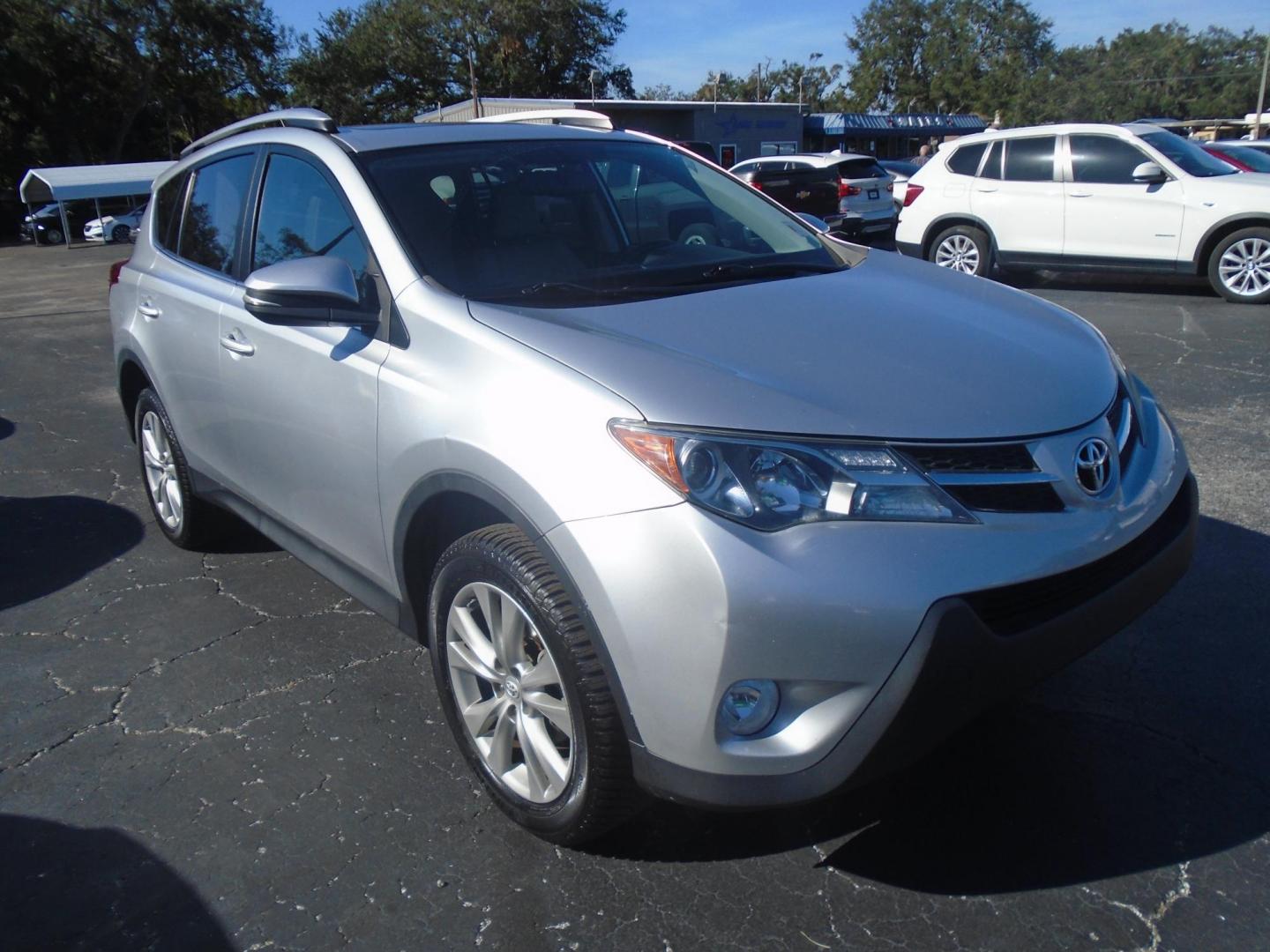 2013 Toyota RAV4 Limited AWD (2T3DFREV9DW) with an 2.5L L4 DOHC 16V engine, 6-Speed Automatic transmission, located at 6112 N Florida Avenue, Tampa, FL, 33604, (888) 521-5131, 27.954929, -82.459534 - Photo#2