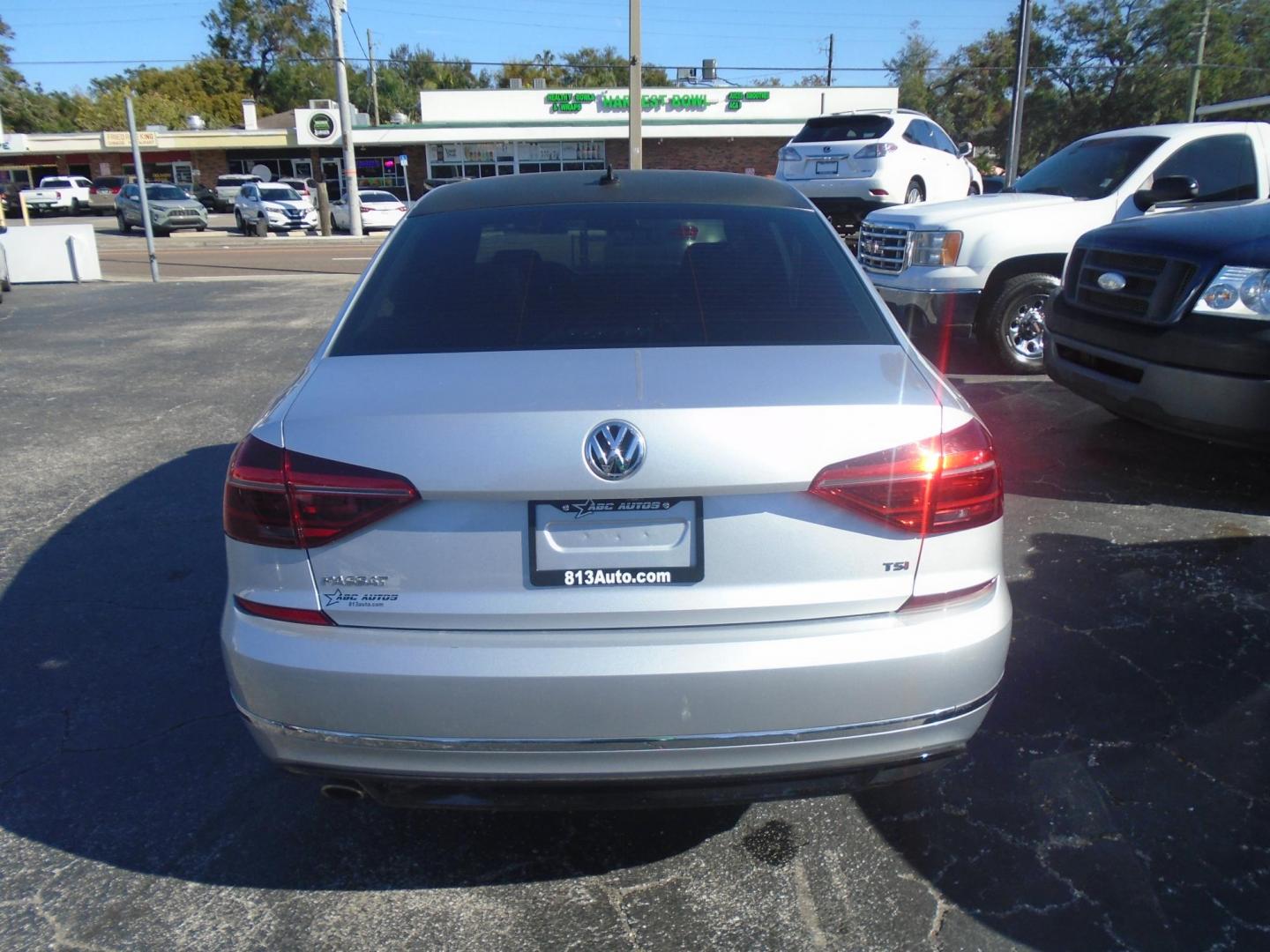 2018 Volkswagen Passat R-Line (1VWAA7A34JC) with an 2.0L L4 DOHC 16V engine, 6A transmission, located at 6112 N Florida Avenue, Tampa, FL, 33604, (888) 521-5131, 27.954929, -82.459534 - Photo#5