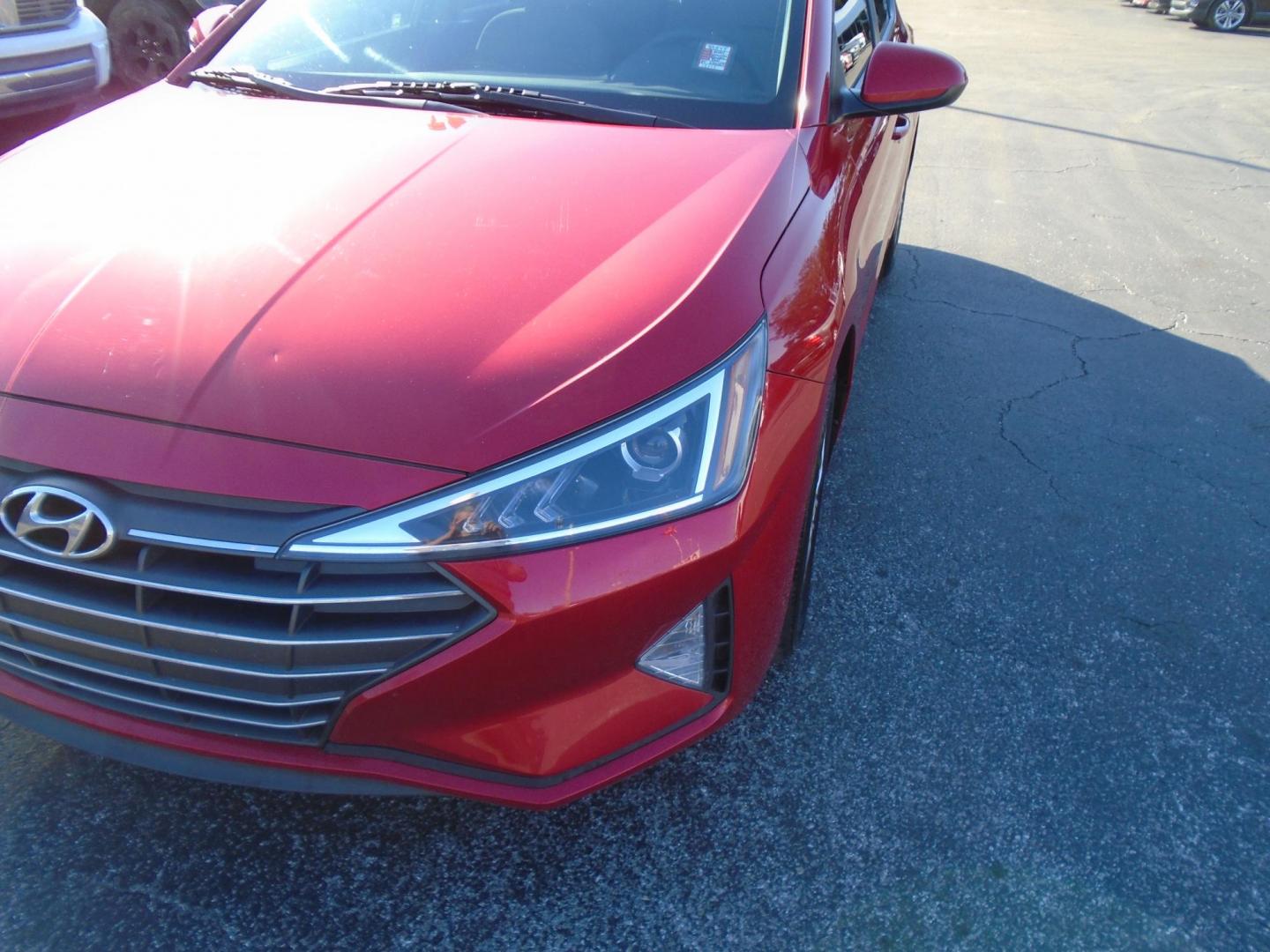 2020 Hyundai Elantra Limited (5NPD84LFXLH) with an 1.8L L4 DOHC 16V engine, 6A transmission, located at 6112 N Florida Avenue, Tampa, FL, 33604, (888) 521-5131, 27.954929, -82.459534 - Photo#3