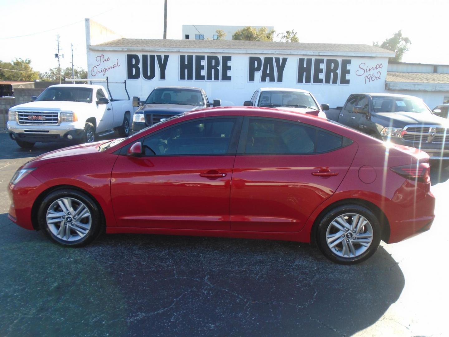 2020 Hyundai Elantra Limited (5NPD84LFXLH) with an 1.8L L4 DOHC 16V engine, 6A transmission, located at 6112 N Florida Avenue, Tampa, FL, 33604, (888) 521-5131, 27.954929, -82.459534 - Photo#0