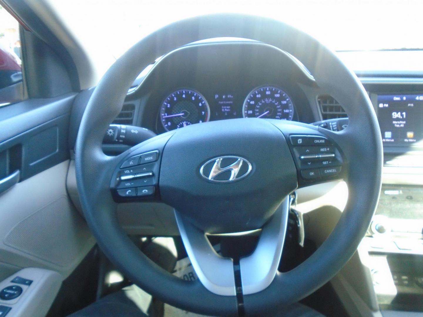 2020 Hyundai Elantra Limited (5NPD84LFXLH) with an 1.8L L4 DOHC 16V engine, 6A transmission, located at 6112 N Florida Avenue, Tampa, FL, 33604, (888) 521-5131, 27.954929, -82.459534 - Photo#16