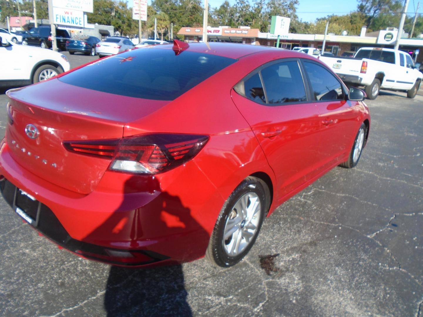 2020 Hyundai Elantra Limited (5NPD84LFXLH) with an 1.8L L4 DOHC 16V engine, 6A transmission, located at 6112 N Florida Avenue, Tampa, FL, 33604, (888) 521-5131, 27.954929, -82.459534 - Photo#6