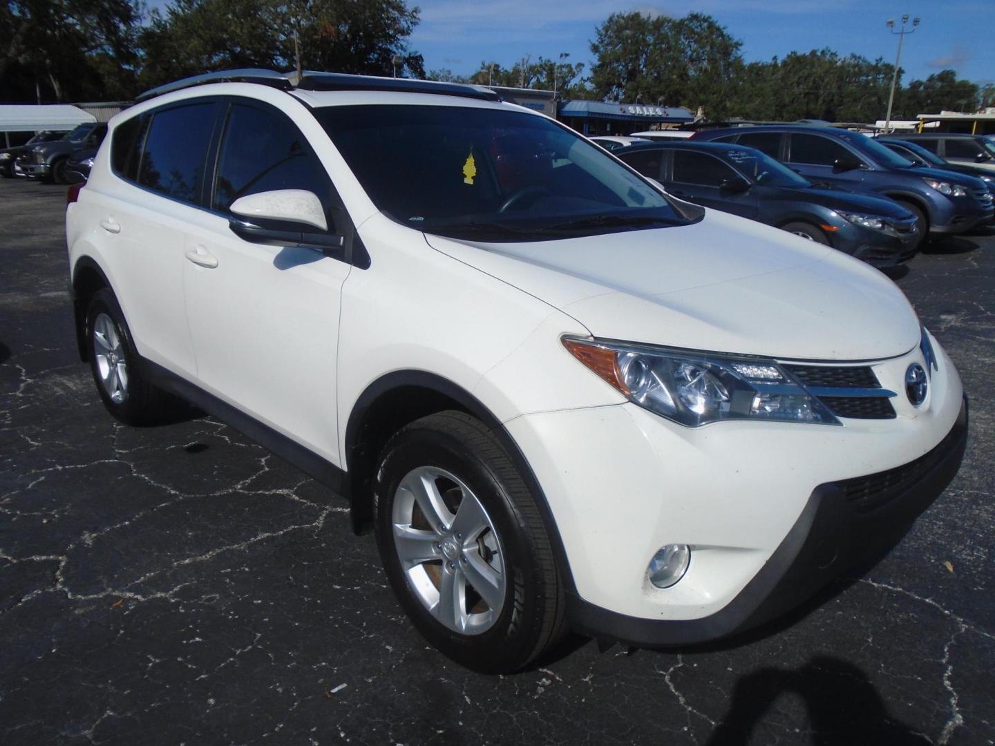 2014 Toyota RAV4 XLE FWD (JTMWFREV9EJ) with an 2.5L L4 DOHC 16V engine, 6-Speed Automatic transmission, located at 6112 N Florida Avenue, Tampa, FL, 33604, (888) 521-5131, 27.954929, -82.459534 - Photo#2