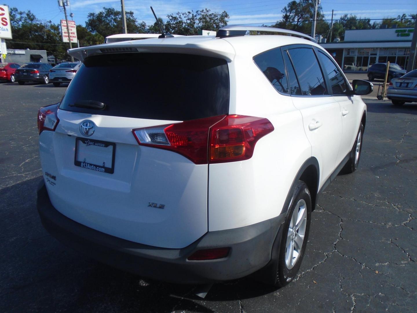 2014 Toyota RAV4 XLE FWD (JTMWFREV9EJ) with an 2.5L L4 DOHC 16V engine, 6-Speed Automatic transmission, located at 6112 N Florida Avenue, Tampa, FL, 33604, (888) 521-5131, 27.954929, -82.459534 - Photo#3