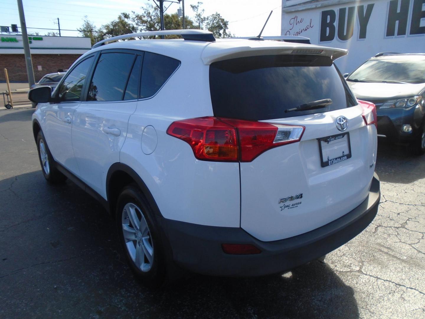 2014 Toyota RAV4 XLE FWD (JTMWFREV9EJ) with an 2.5L L4 DOHC 16V engine, 6-Speed Automatic transmission, located at 6112 N Florida Avenue, Tampa, FL, 33604, (888) 521-5131, 27.954929, -82.459534 - Photo#4