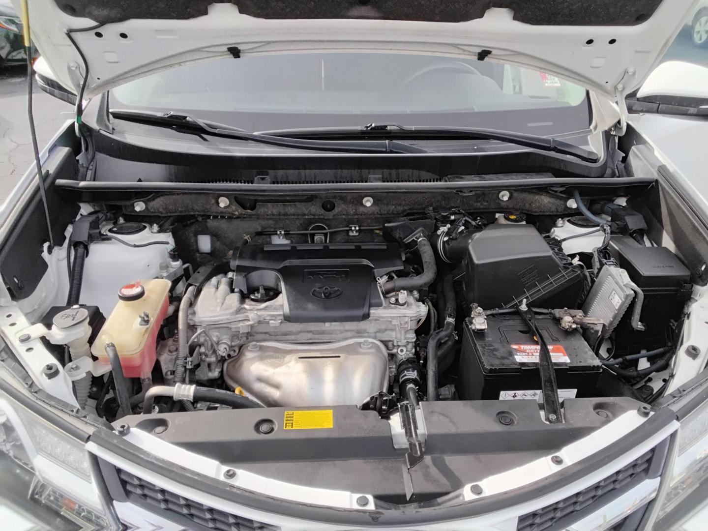 2014 White /Black Toyota RAV4 XLE FWD (JTMWFREV9EJ) with an 2.5L L4 DOHC 16V engine, 6-Speed Automatic transmission, located at 6112 N Florida Avenue, Tampa, FL, 33604, (888) 521-5131, 27.954929, -82.459534 - $499 down plus tax & tag. - Photo#13