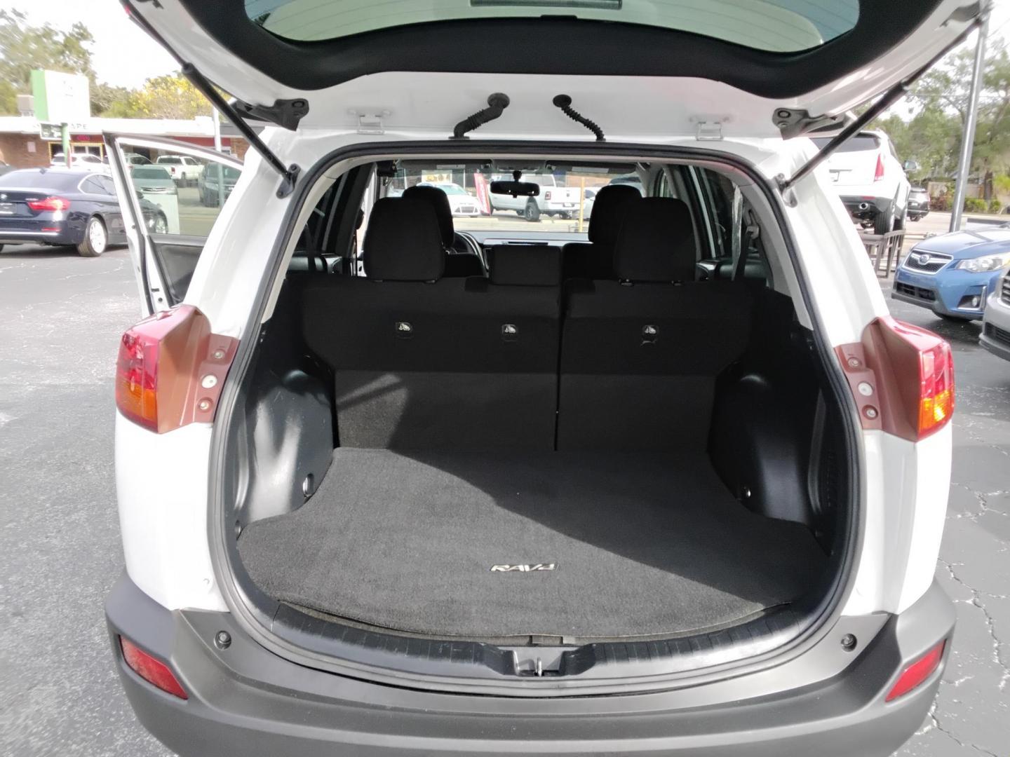 2014 White /Black Toyota RAV4 XLE FWD (JTMWFREV9EJ) with an 2.5L L4 DOHC 16V engine, 6-Speed Automatic transmission, located at 6112 N Florida Avenue, Tampa, FL, 33604, (888) 521-5131, 27.954929, -82.459534 - $499 down plus tax & tag. - Photo#8