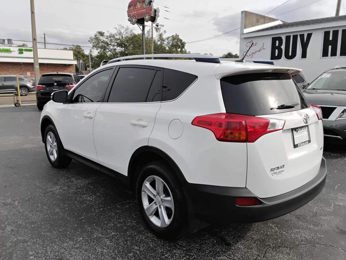 2014 White /Black Toyota RAV4 XLE FWD (JTMWFREV9EJ) with an 2.5L L4 DOHC 16V engine, 6-Speed Automatic transmission, located at 6112 N Florida Avenue, Tampa, FL, 33604, (888) 521-5131, 27.954929, -82.459534 - $499 down plus tax & tag. - Photo#6
