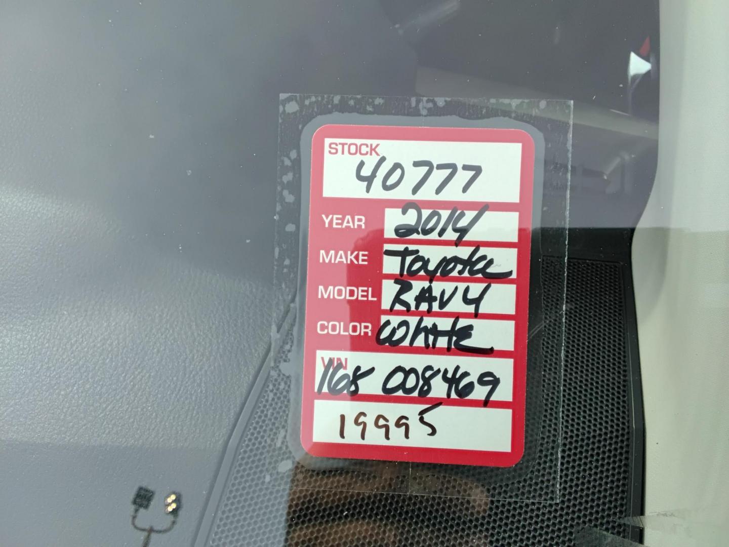 2014 White /Black Toyota RAV4 XLE FWD (JTMWFREV9EJ) with an 2.5L L4 DOHC 16V engine, 6-Speed Automatic transmission, located at 6112 N Florida Avenue, Tampa, FL, 33604, (888) 521-5131, 27.954929, -82.459534 - $499 down plus tax & tag. - Photo#14