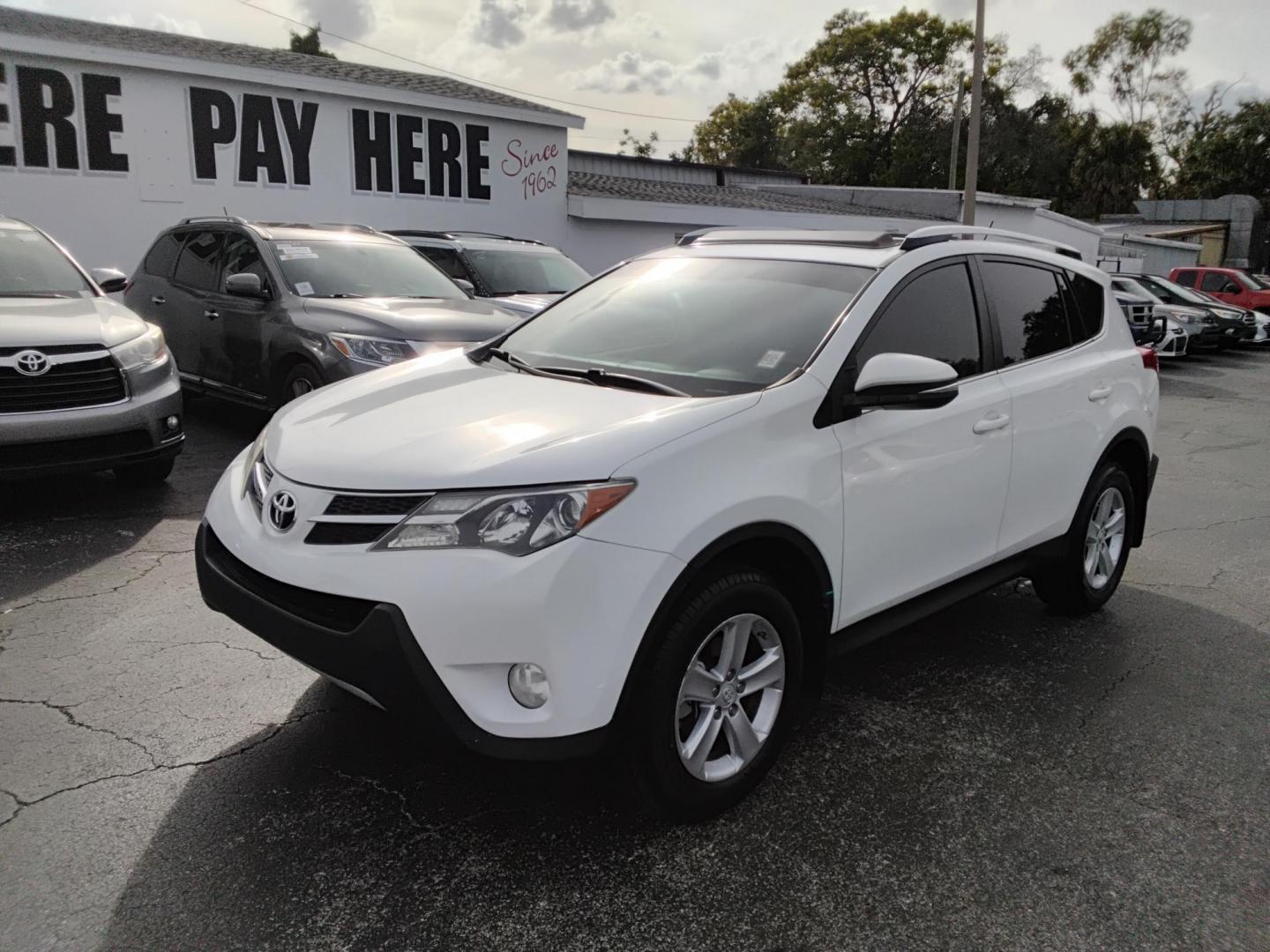 2014 White /Black Toyota RAV4 XLE FWD (JTMWFREV9EJ) with an 2.5L L4 DOHC 16V engine, 6-Speed Automatic transmission, located at 6112 N Florida Avenue, Tampa, FL, 33604, (888) 521-5131, 27.954929, -82.459534 - $499 down plus tax & tag. - Photo#2