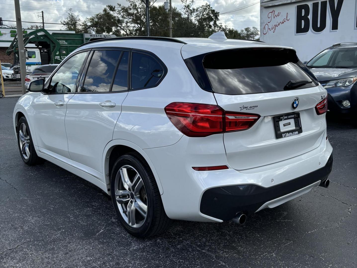 2017 BMW X1 sDrive28i (WBXHU7C37HP) with an 2.0L L4 DOHC 16V engine, 8A transmission, located at 6112 N Florida Avenue, Tampa, FL, 33604, (888) 521-5131, 27.954929, -82.459534 - Photo#3