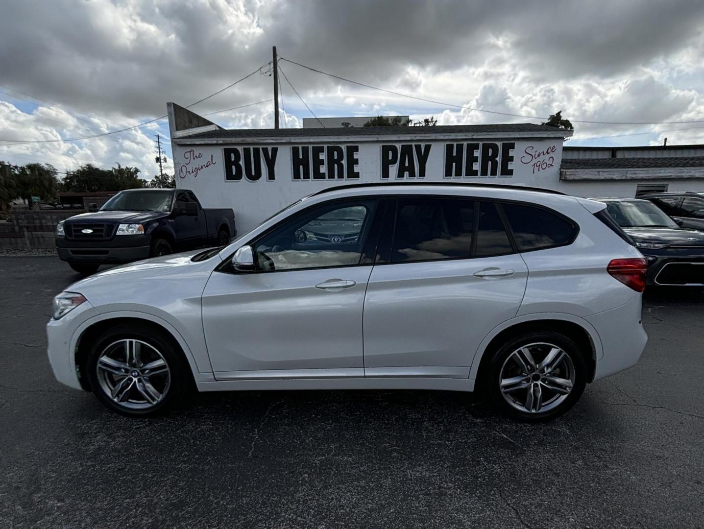 2017 BMW X1 sDrive28i (WBXHU7C37HP) with an 2.0L L4 DOHC 16V engine, 8A transmission, located at 6112 N Florida Avenue, Tampa, FL, 33604, (888) 521-5131, 27.954929, -82.459534 - Photo#0