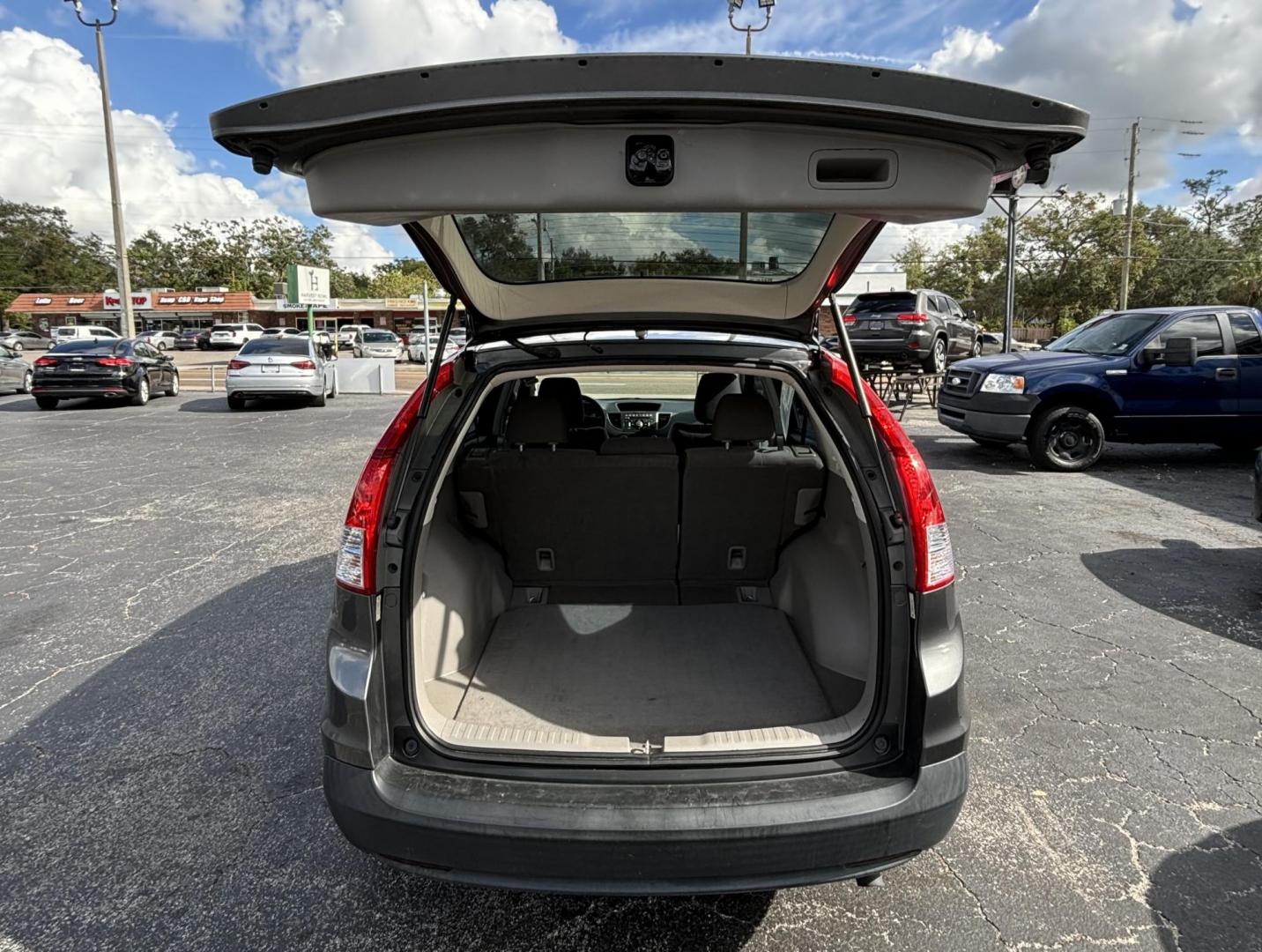 2014 Honda CR-V LX 2WD 5-Speed AT (3CZRM3H31EG) with an 2.4L L4 DOHC 16V engine, 5-Speed Automatic transmission, located at 6112 N Florida Avenue, Tampa, FL, 33604, (888) 521-5131, 27.954929, -82.459534 - Photo#4