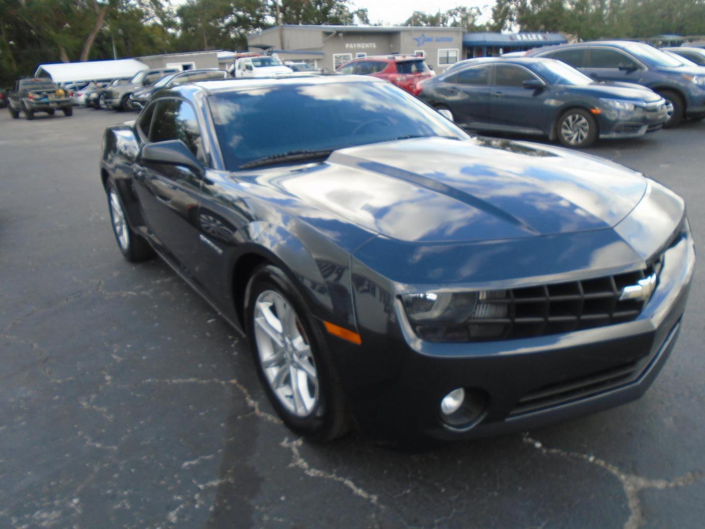 2013 Chevrolet Camaro Coupe 1LT (2G1FB1E32D9) with an 3.6L V6 DOHC 24V FFV engine, 6-Speed Automatic transmission, located at 6112 N Florida Avenue, Tampa, FL, 33604, (888) 521-5131, 27.954929, -82.459534 - Photo#2