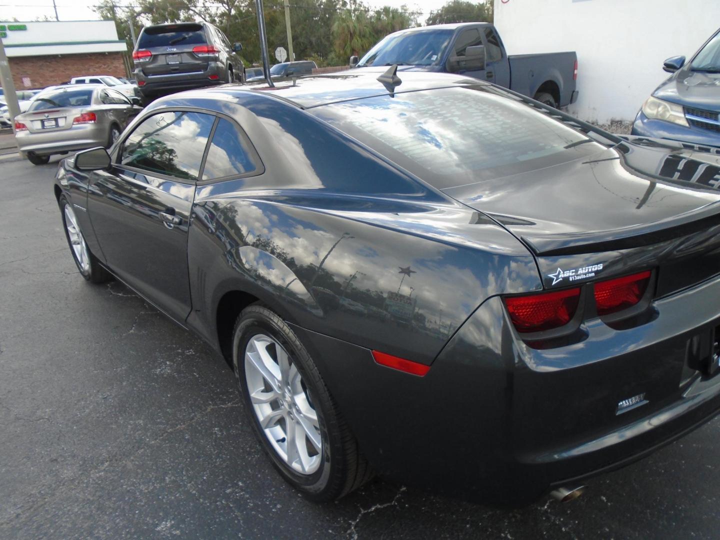 2013 Chevrolet Camaro Coupe 1LT (2G1FB1E32D9) with an 3.6L V6 DOHC 24V FFV engine, 6-Speed Automatic transmission, located at 6112 N Florida Avenue, Tampa, FL, 33604, (888) 521-5131, 27.954929, -82.459534 - Photo#5