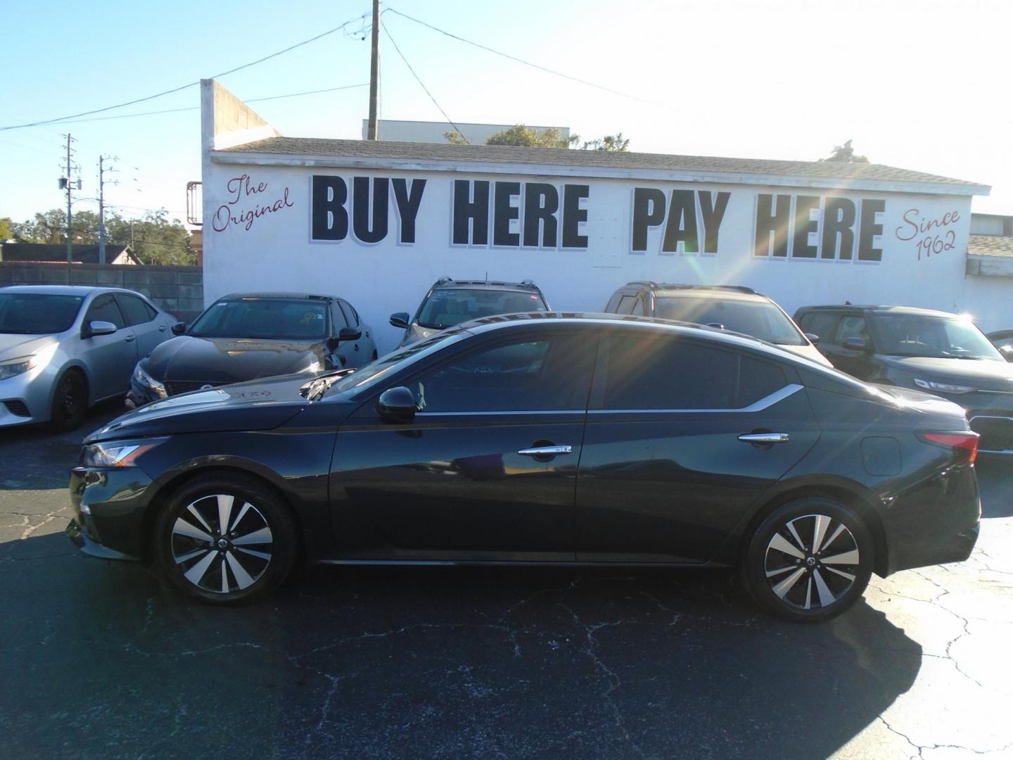 2022 Nissan Altima 2.5 SV (1N4BL4DV9NN) with an 2.5L L4 DOHC 16V engine, CVT transmission, located at 6112 N Florida Avenue, Tampa, FL, 33604, (888) 521-5131, 27.954929, -82.459534 - Photo#0