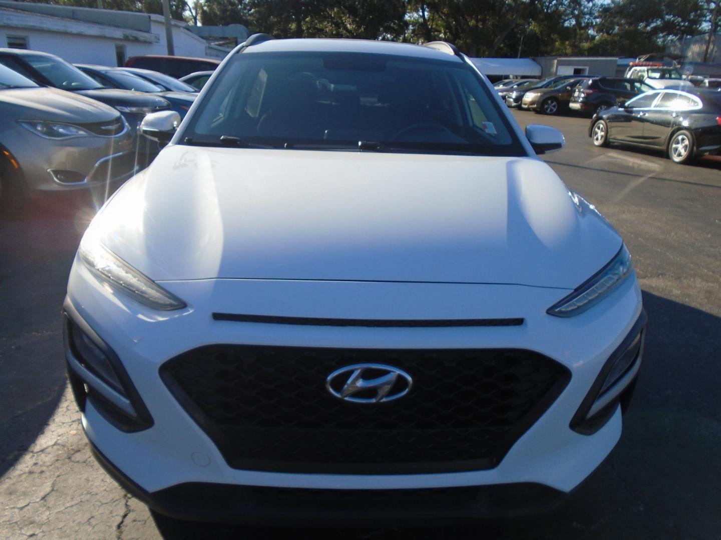 2018 Hyundai Kona SEL (KM8K22AA4JU) with an 2.0L L4 DOHC 16V engine, 6A transmission, located at 6112 N Florida Avenue, Tampa, FL, 33604, (888) 521-5131, 27.954929, -82.459534 - Photo#1