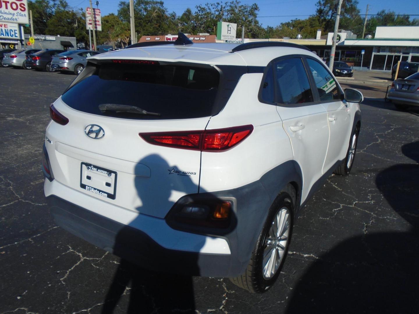 2018 Hyundai Kona SEL (KM8K22AA4JU) with an 2.0L L4 DOHC 16V engine, 6A transmission, located at 6112 N Florida Avenue, Tampa, FL, 33604, (888) 521-5131, 27.954929, -82.459534 - Photo#3