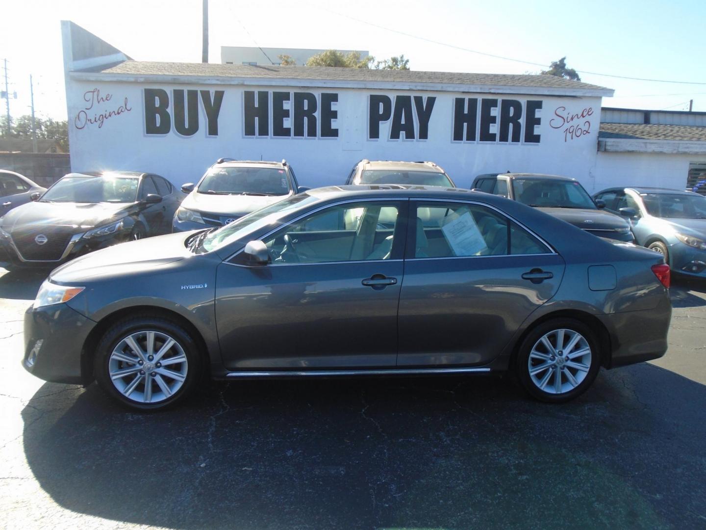 2014 Toyota Camry Hybrid XLE (4T1BD1FK6EU) with an 2.5L L4 DOHC 16V HYBRID engine, Continuously Variable Transmission transmission, located at 6112 N Florida Avenue, Tampa, FL, 33604, (888) 521-5131, 27.954929, -82.459534 - Photo#0