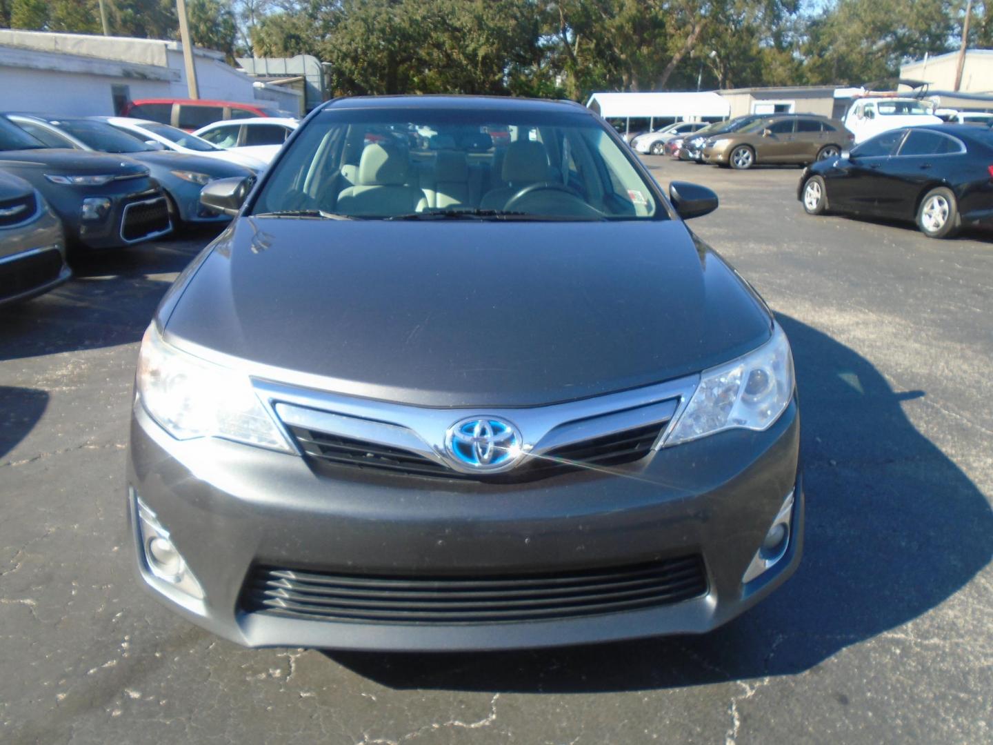 2014 Toyota Camry Hybrid XLE (4T1BD1FK6EU) with an 2.5L L4 DOHC 16V HYBRID engine, Continuously Variable Transmission transmission, located at 6112 N Florida Avenue, Tampa, FL, 33604, (888) 521-5131, 27.954929, -82.459534 - Photo#1