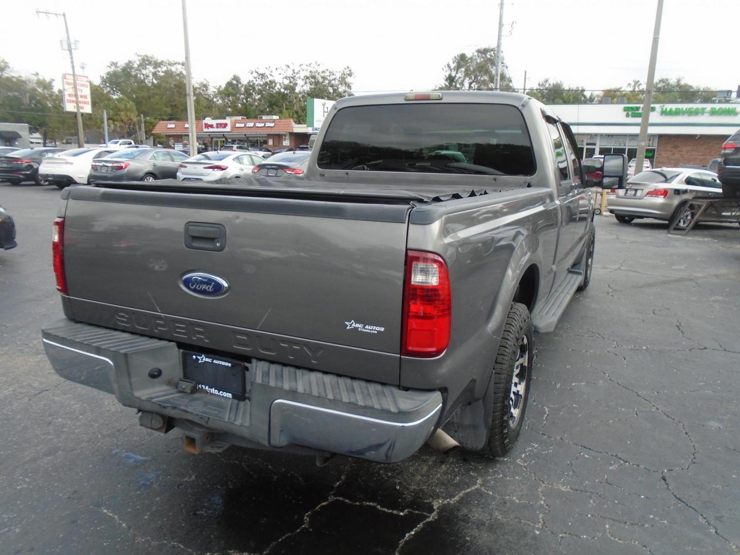 2010 Ford F-250 SD Lariat Crew Cab 2WD (1FTSW2A52AE) with an 5.4L V8 SOHC 16V engine, located at 6112 N Florida Avenue, Tampa, FL, 33604, (888) 521-5131, 27.954929, -82.459534 - Photo#3