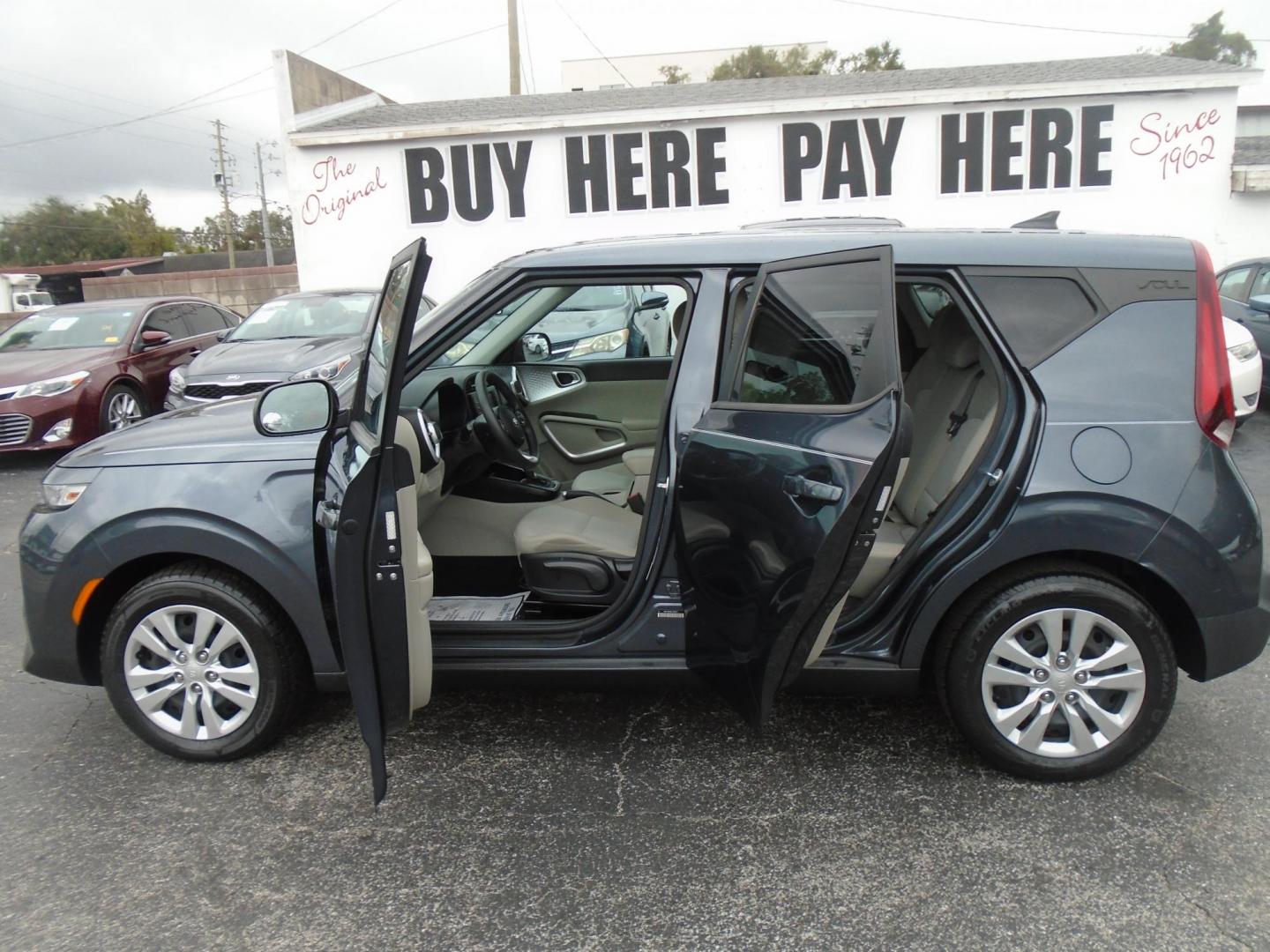 2020 Kia Soul S (KNDJ23AU8L7) with an 2.0L L4 DOHC 16V engine, CVT transmission, located at 6112 N Florida Avenue, Tampa, FL, 33604, (888) 521-5131, 27.954929, -82.459534 - Photo#1