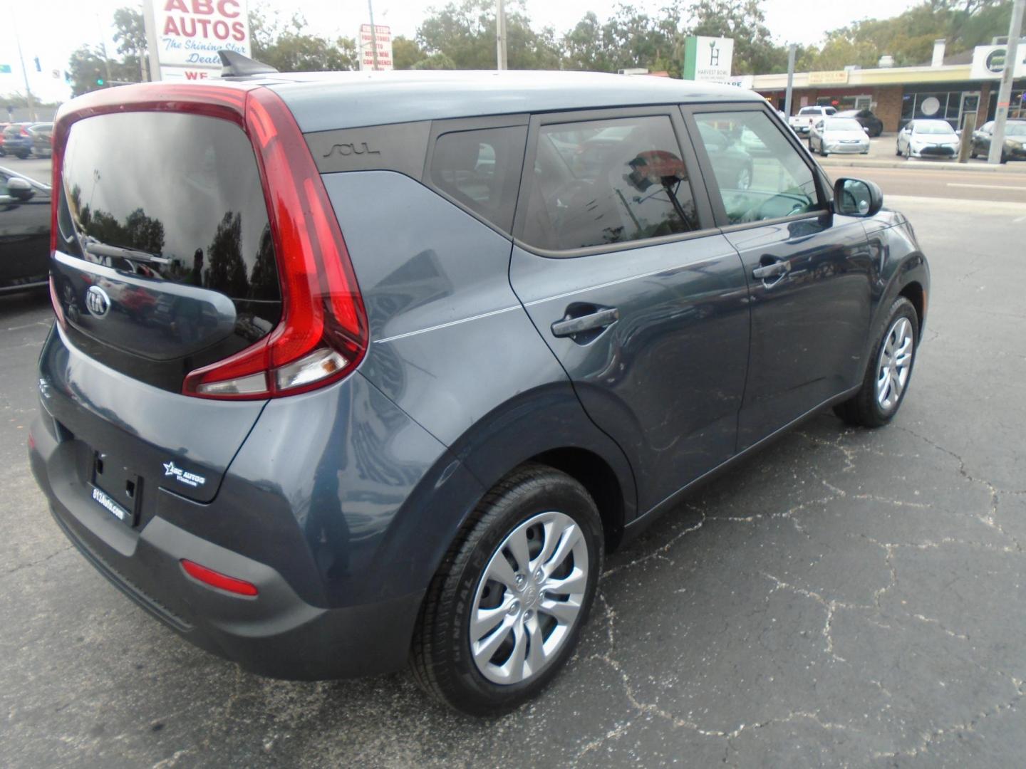 2020 Kia Soul S (KNDJ23AU8L7) with an 2.0L L4 DOHC 16V engine, CVT transmission, located at 6112 N Florida Avenue, Tampa, FL, 33604, (888) 521-5131, 27.954929, -82.459534 - Photo#6