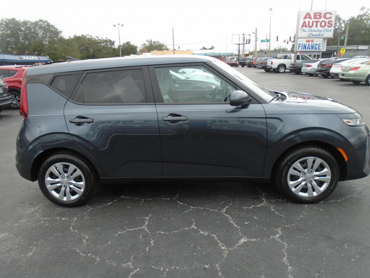 2020 Kia Soul S (KNDJ23AU8L7) with an 2.0L L4 DOHC 16V engine, CVT transmission, located at 6112 N Florida Avenue, Tampa, FL, 33604, (888) 521-5131, 27.954929, -82.459534 - Photo#5