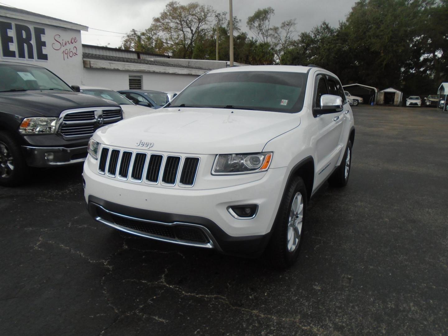 2014 Jeep Grand Cherokee Limited 4WD (1C4RJFBG5EC) with an 3.6L V6 DOHC 24V engine, 5-Speed Automatic transmission, located at 6112 N Florida Avenue, Tampa, FL, 33604, (888) 521-5131, 27.954929, -82.459534 - Photo#2