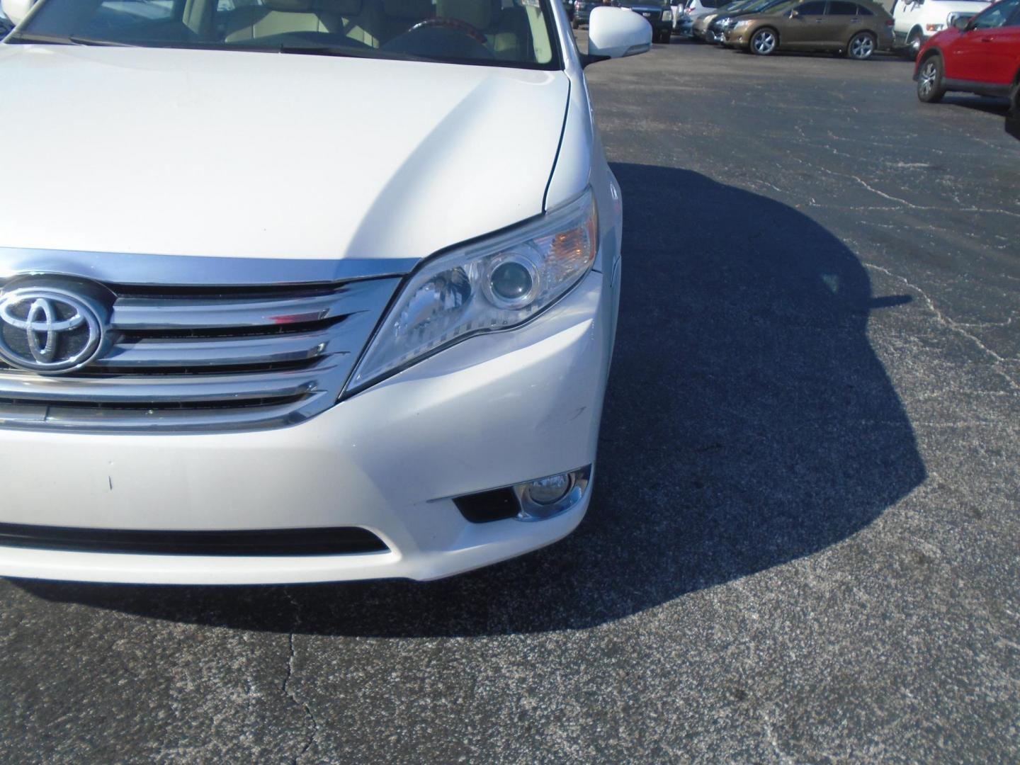 2011 Toyota Avalon Base (4T1BK3DB8BU) with an 3.5L V6 DOHC 24V engine, 6-Speed Automatic transmission, located at 6112 N Florida Avenue, Tampa, FL, 33604, (888) 521-5131, 27.954929, -82.459534 - Photo#9