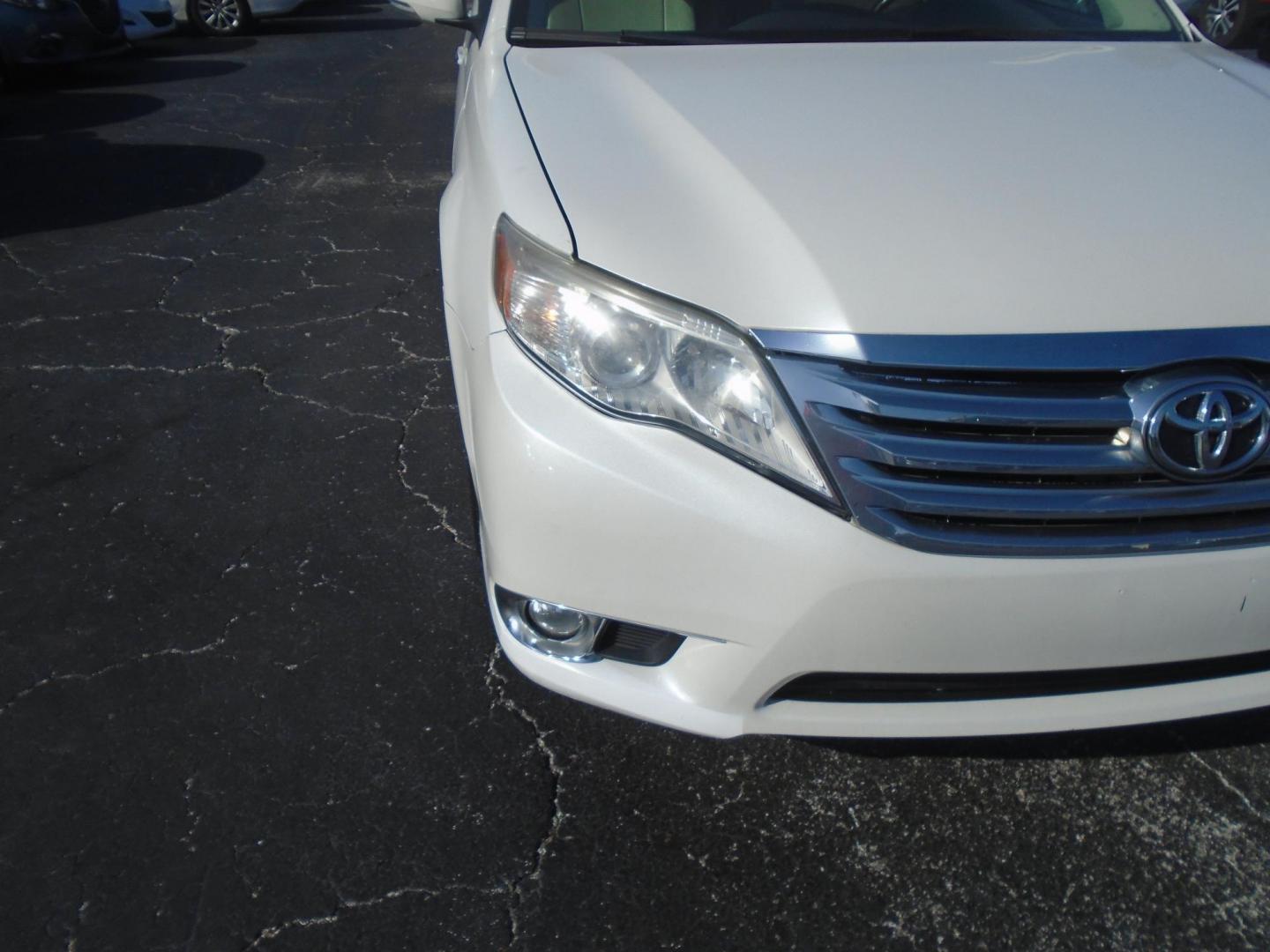 2011 Toyota Avalon Base (4T1BK3DB8BU) with an 3.5L V6 DOHC 24V engine, 6-Speed Automatic transmission, located at 6112 N Florida Avenue, Tampa, FL, 33604, (888) 521-5131, 27.954929, -82.459534 - Photo#8