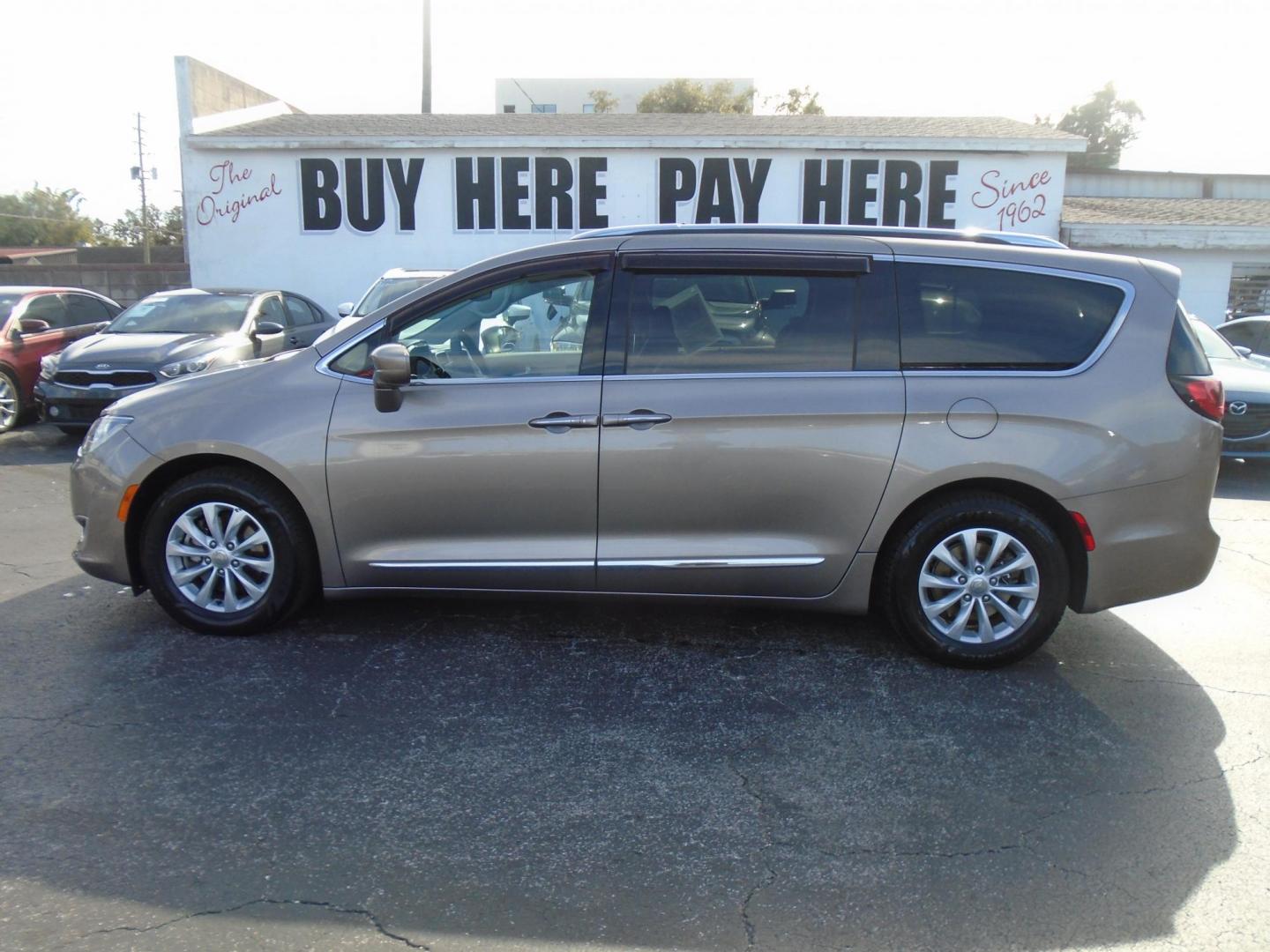 2018 Chrysler Pacifica Touring-L (2C4RC1BG5JR) with an 3.6L V6 DOHC 24V engine, 9A transmission, located at 6112 N Florida Avenue, Tampa, FL, 33604, (888) 521-5131, 27.954929, -82.459534 - Photo#0