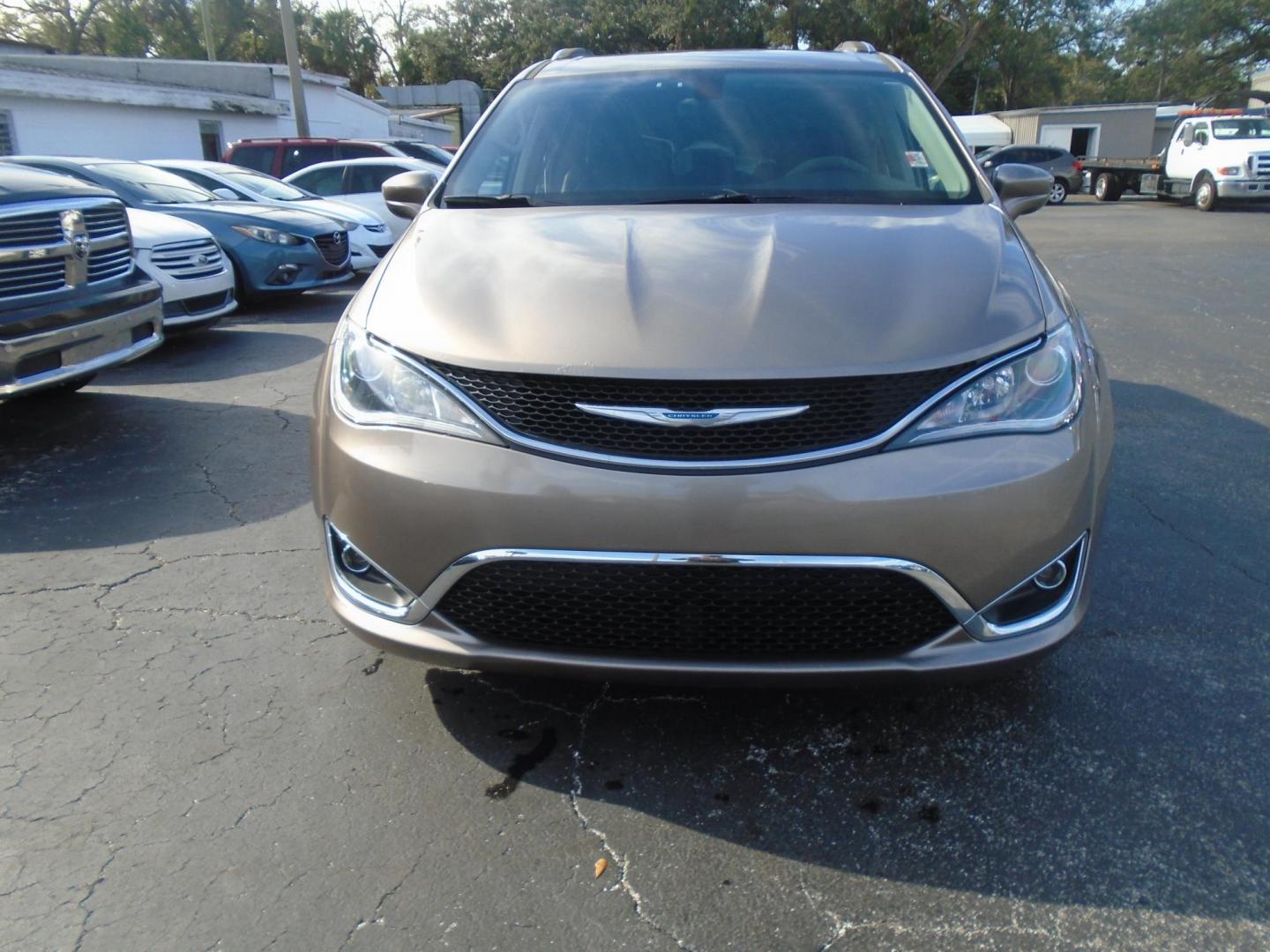 2018 Chrysler Pacifica Touring-L (2C4RC1BG5JR) with an 3.6L V6 DOHC 24V engine, 9A transmission, located at 6112 N Florida Avenue, Tampa, FL, 33604, (888) 521-5131, 27.954929, -82.459534 - Photo#1