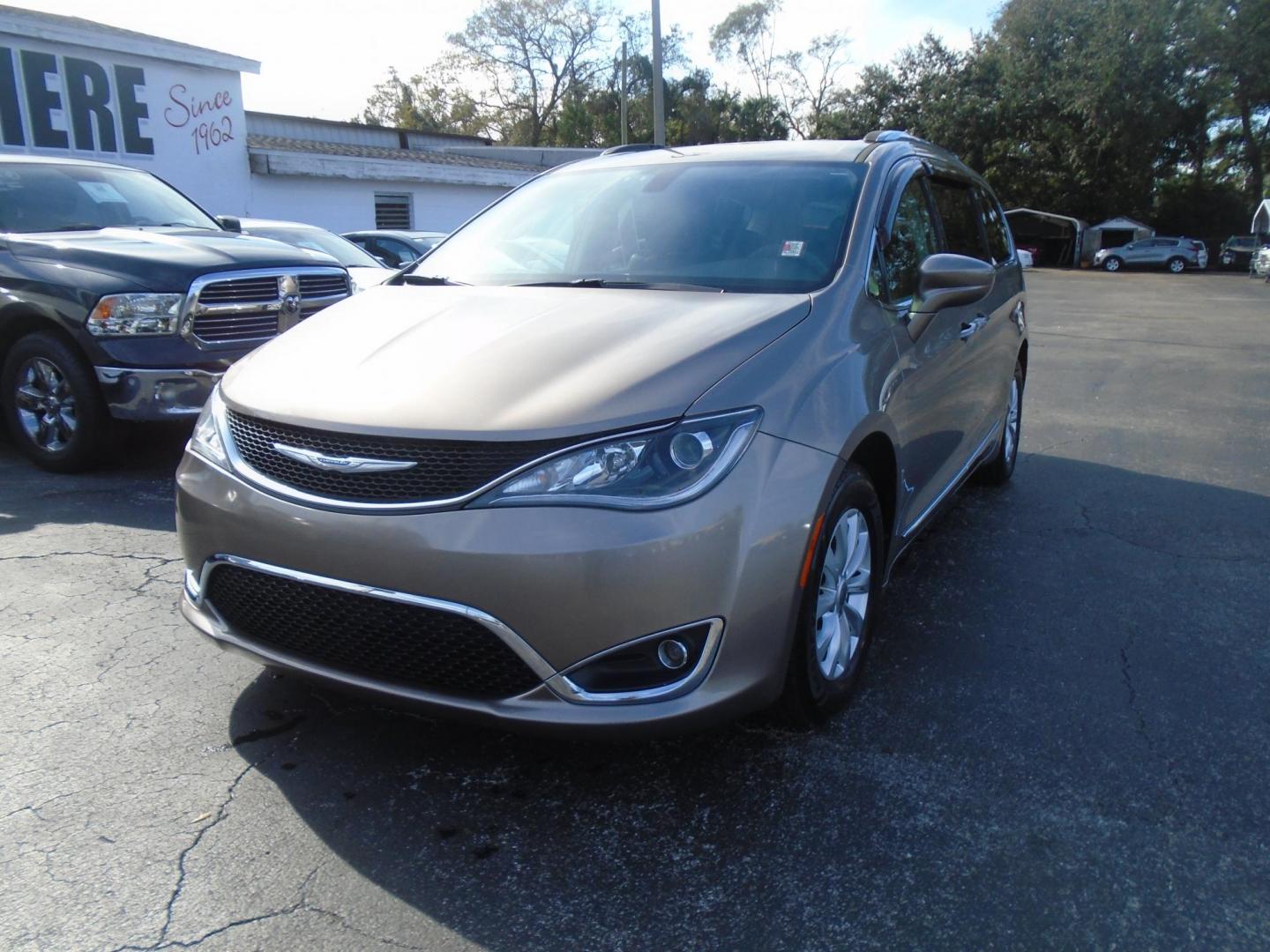 2018 Chrysler Pacifica Touring-L (2C4RC1BG5JR) with an 3.6L V6 DOHC 24V engine, 9A transmission, located at 6112 N Florida Avenue, Tampa, FL, 33604, (888) 521-5131, 27.954929, -82.459534 - Photo#2