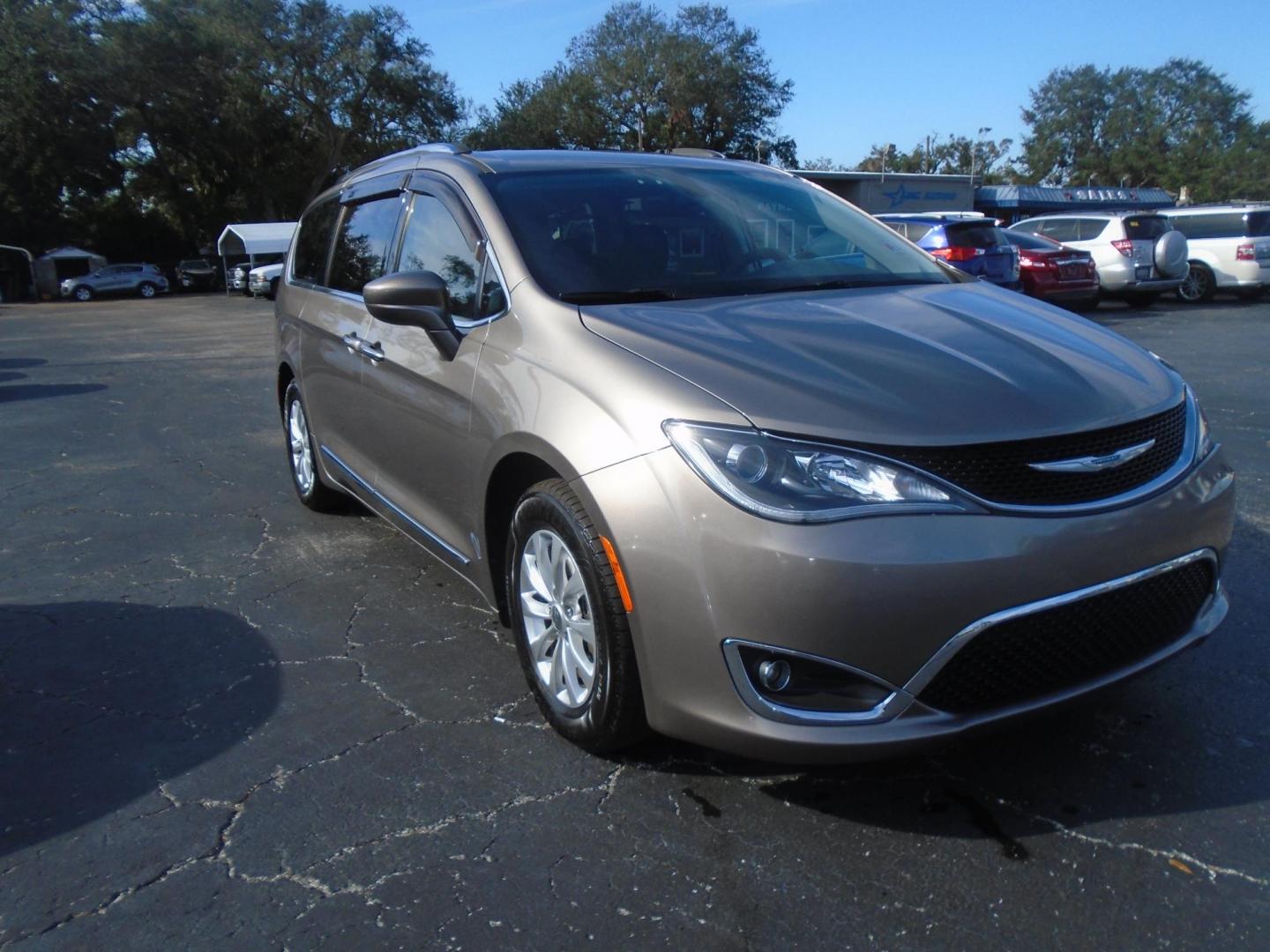 2018 Chrysler Pacifica Touring-L (2C4RC1BG5JR) with an 3.6L V6 DOHC 24V engine, 9A transmission, located at 6112 N Florida Avenue, Tampa, FL, 33604, (888) 521-5131, 27.954929, -82.459534 - Photo#3