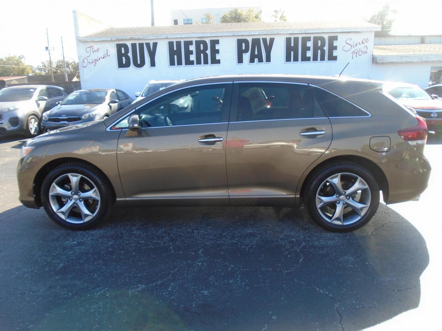 2013 Toyota Venza LE V6 FWD (4T3ZK3BB2DU) with an 3.5L V6 DOHC 24V engine, 6-Speed Automatic transmission, located at 6112 N Florida Avenue, Tampa, FL, 33604, (888) 521-5131, 27.954929, -82.459534 - Photo#0