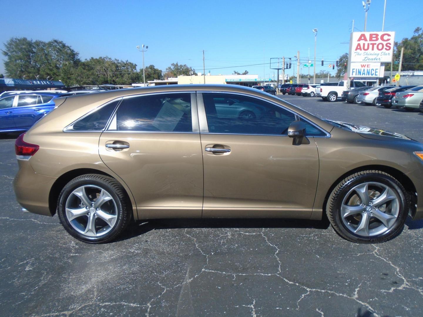 2013 Toyota Venza LE V6 FWD (4T3ZK3BB2DU) with an 3.5L V6 DOHC 24V engine, 6-Speed Automatic transmission, located at 6112 N Florida Avenue, Tampa, FL, 33604, (888) 521-5131, 27.954929, -82.459534 - Photo#4