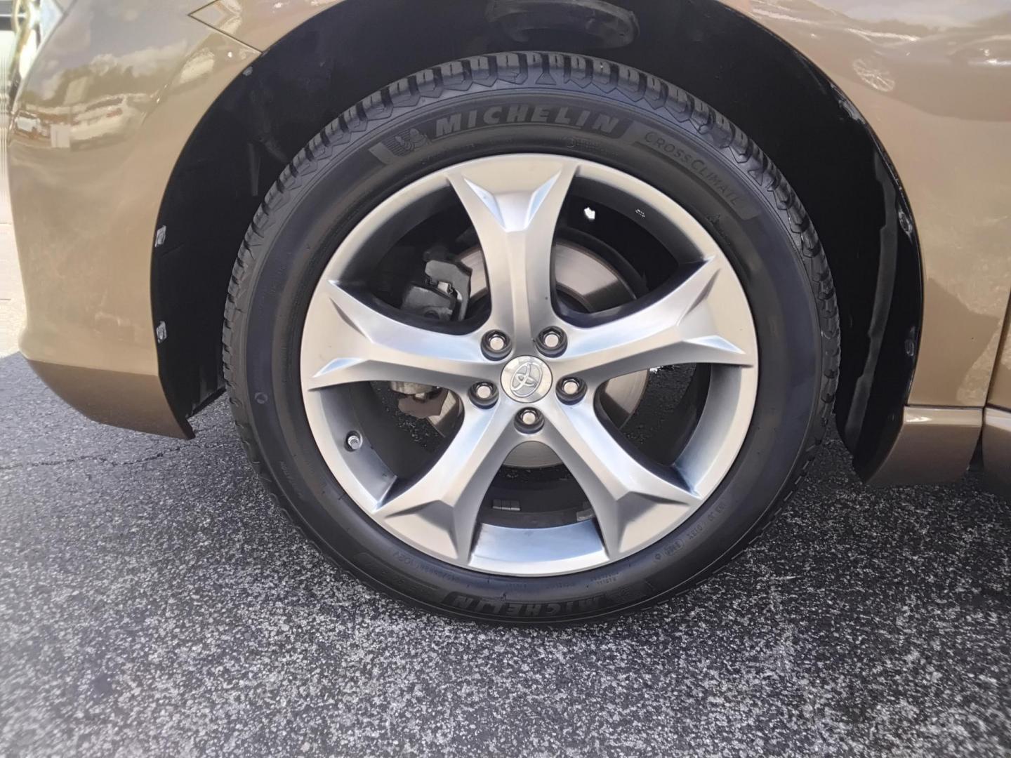 2013 GOLD /Beige Toyota Venza LE V6 FWD (4T3ZK3BB2DU) with an 3.5L V6 DOHC 24V engine, 6-Speed Automatic transmission, located at 6112 N Florida Avenue, Tampa, FL, 33604, (888) 521-5131, 27.954929, -82.459534 - $499 DOWN PLUS TAX & TAG. - Photo#9