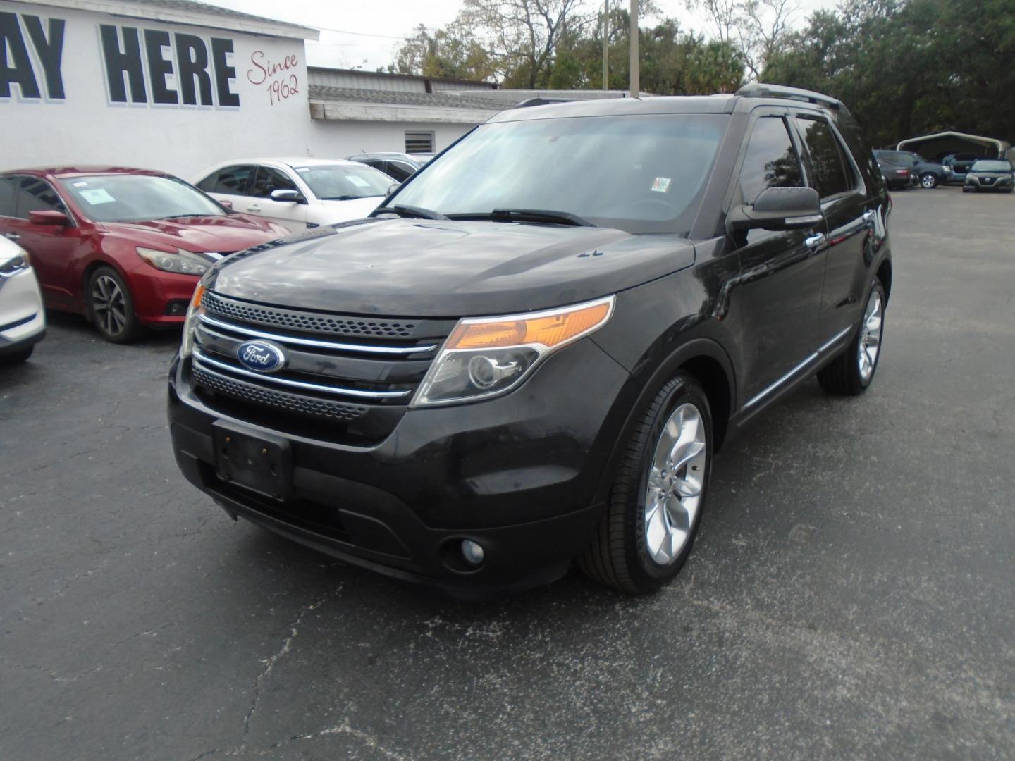 2015 Ford Explorer Limited FWD (1FM5K7F82FG) with an 3.5L V6 DOHC 24V engine, 6-Speed Automatic transmission, located at 6112 N Florida Avenue, Tampa, FL, 33604, (888) 521-5131, 27.954929, -82.459534 - Photo#2