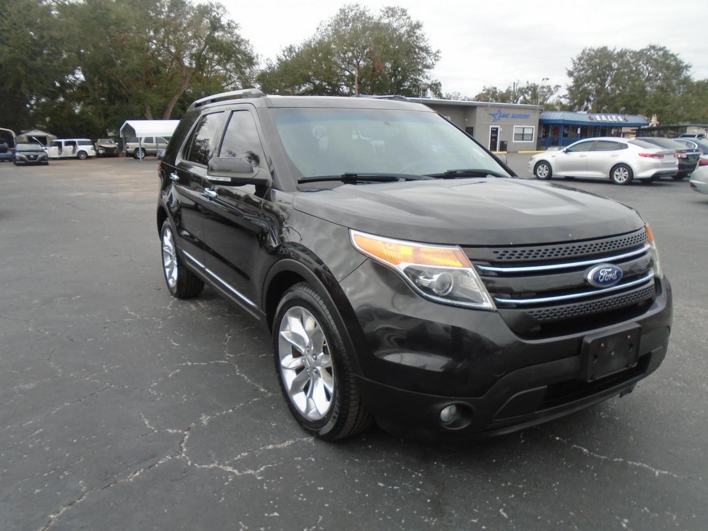 2015 Ford Explorer Limited FWD (1FM5K7F82FG) with an 3.5L V6 DOHC 24V engine, 6-Speed Automatic transmission, located at 6112 N Florida Avenue, Tampa, FL, 33604, (888) 521-5131, 27.954929, -82.459534 - Photo#5