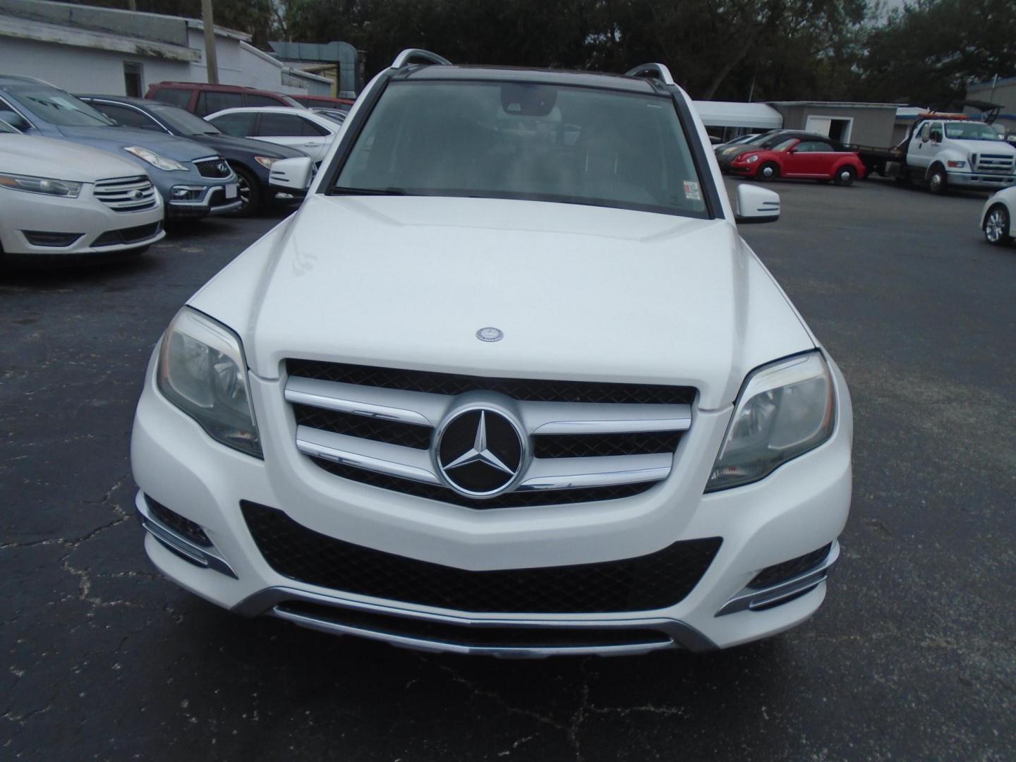 2015 Mercedes-Benz GLK-Class GLK350 (WDCGG5HB1FG) with an 3.5L V6 DOHC 24V engine, 7-Speed Automatic transmission, located at 6112 N Florida Avenue, Tampa, FL, 33604, (888) 521-5131, 27.954929, -82.459534 - Photo#1