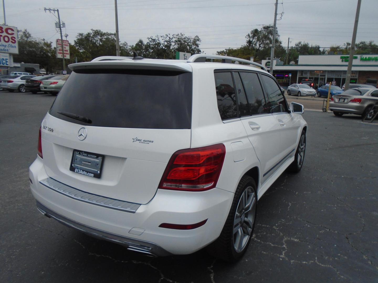 2015 Mercedes-Benz GLK-Class GLK350 (WDCGG5HB1FG) with an 3.5L V6 DOHC 24V engine, 7-Speed Automatic transmission, located at 6112 N Florida Avenue, Tampa, FL, 33604, (888) 521-5131, 27.954929, -82.459534 - Photo#5