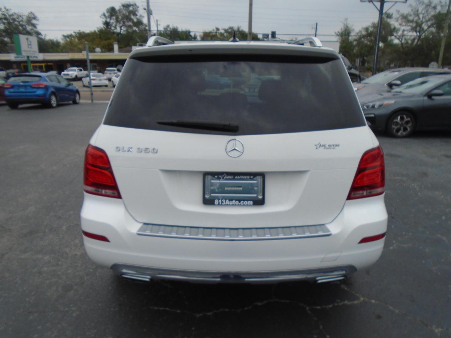 2015 Mercedes-Benz GLK-Class GLK350 (WDCGG5HB1FG) with an 3.5L V6 DOHC 24V engine, 7-Speed Automatic transmission, located at 6112 N Florida Avenue, Tampa, FL, 33604, (888) 521-5131, 27.954929, -82.459534 - Photo#4