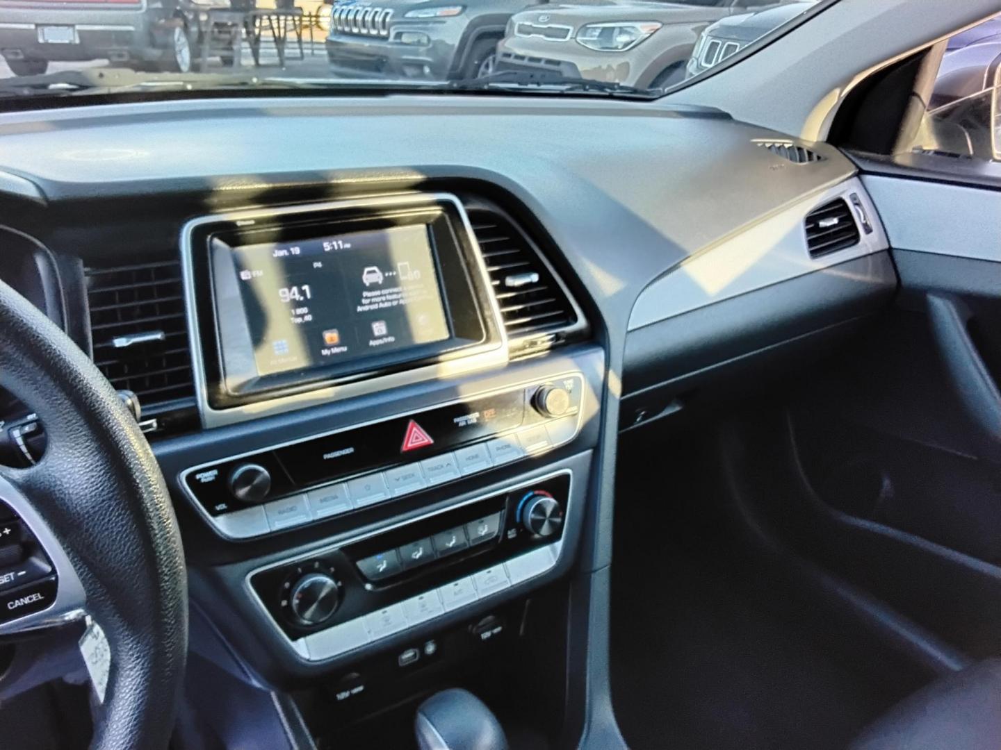 2019 GRAY /Black Hyundai Sonata SE (5NPE24AF9KH) with an 2.4L L4 DOHC 16V engine, 7A transmission, located at 6112 N Florida Avenue, Tampa, FL, 33604, (888) 521-5131, 27.954929, -82.459534 - $499 down plus tax & tag. - Photo#7