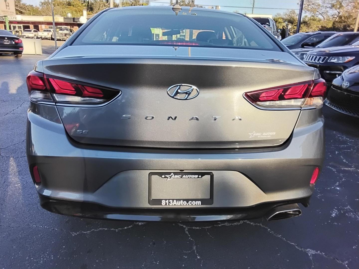 2019 GRAY /Black Hyundai Sonata SE (5NPE24AF9KH) with an 2.4L L4 DOHC 16V engine, 7A transmission, located at 6112 N Florida Avenue, Tampa, FL, 33604, (888) 521-5131, 27.954929, -82.459534 - $499 down plus tax & tag. - Photo#4