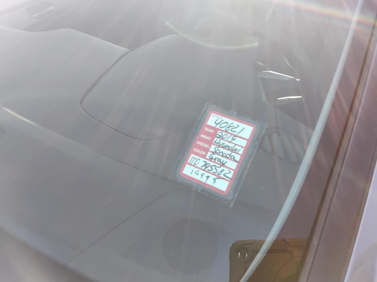 2019 GRAY /Black Hyundai Sonata SE (5NPE24AF9KH) with an 2.4L L4 DOHC 16V engine, 7A transmission, located at 6112 N Florida Avenue, Tampa, FL, 33604, (888) 521-5131, 27.954929, -82.459534 - $499 down plus tax & tag. - Photo#11