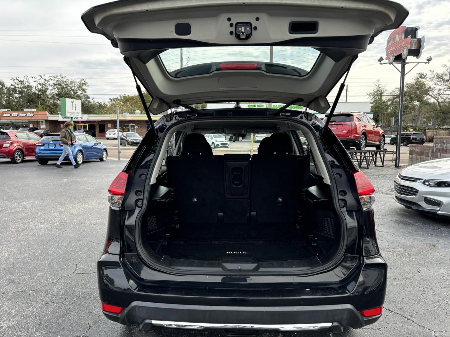 2020 Nissan Rogue SL FWD (KNMAT2MT2LP) with an 2.5L L4 DOHC 16V engine, CVT transmission, located at 6112 N Florida Avenue, Tampa, FL, 33604, (888) 521-5131, 27.954929, -82.459534 - Photo#5