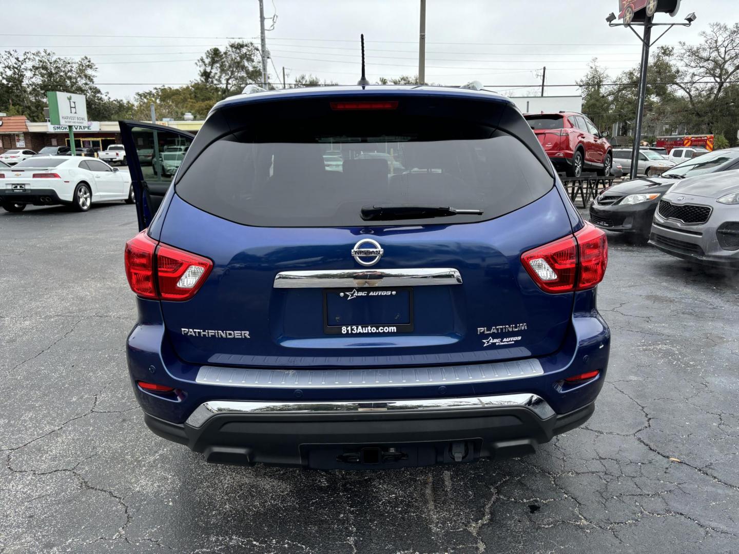 2018 Nissan Pathfinder S 2WD (5N1DR2MN6JC) with an 3.5L V6 DOHC 24V engine, CVT transmission, located at 6112 N Florida Avenue, Tampa, FL, 33604, (888) 521-5131, 27.954929, -82.459534 - Photo#5