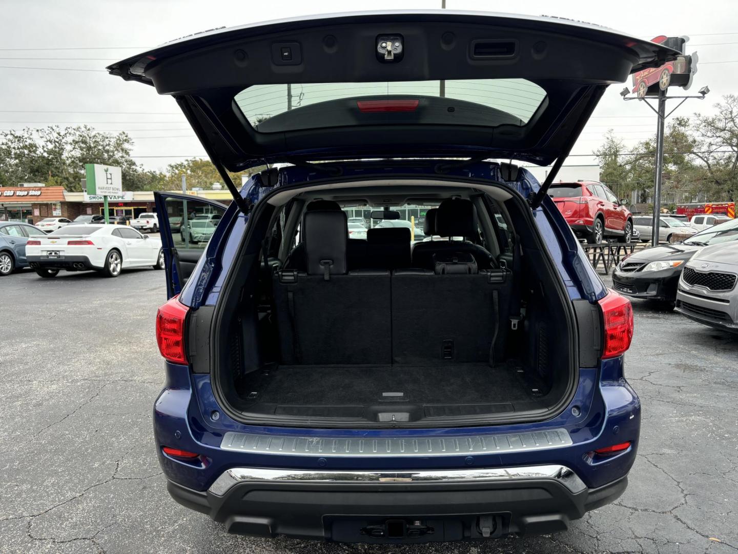 2018 Nissan Pathfinder S 2WD (5N1DR2MN6JC) with an 3.5L V6 DOHC 24V engine, CVT transmission, located at 6112 N Florida Avenue, Tampa, FL, 33604, (888) 521-5131, 27.954929, -82.459534 - Photo#6