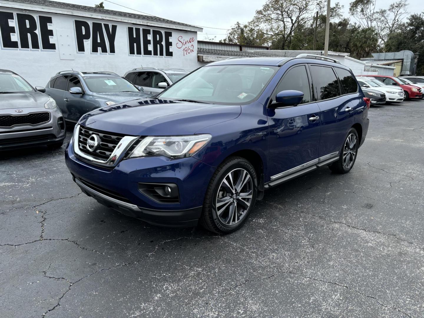 2018 Nissan Pathfinder S 2WD (5N1DR2MN6JC) with an 3.5L V6 DOHC 24V engine, CVT transmission, located at 6112 N Florida Avenue, Tampa, FL, 33604, (888) 521-5131, 27.954929, -82.459534 - Photo#3